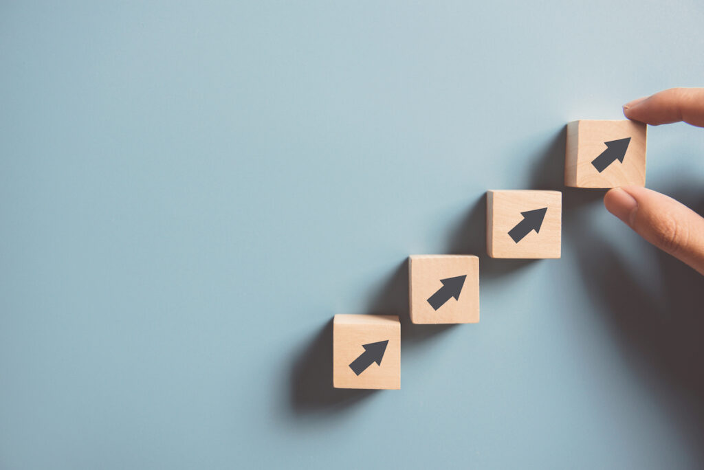 評価の結果によって昇格や異動などが決定するため、納得感のある評価が必要。潜在能力については加味しない企業もある。適材適所への配置や戦略の決定に役立つ。